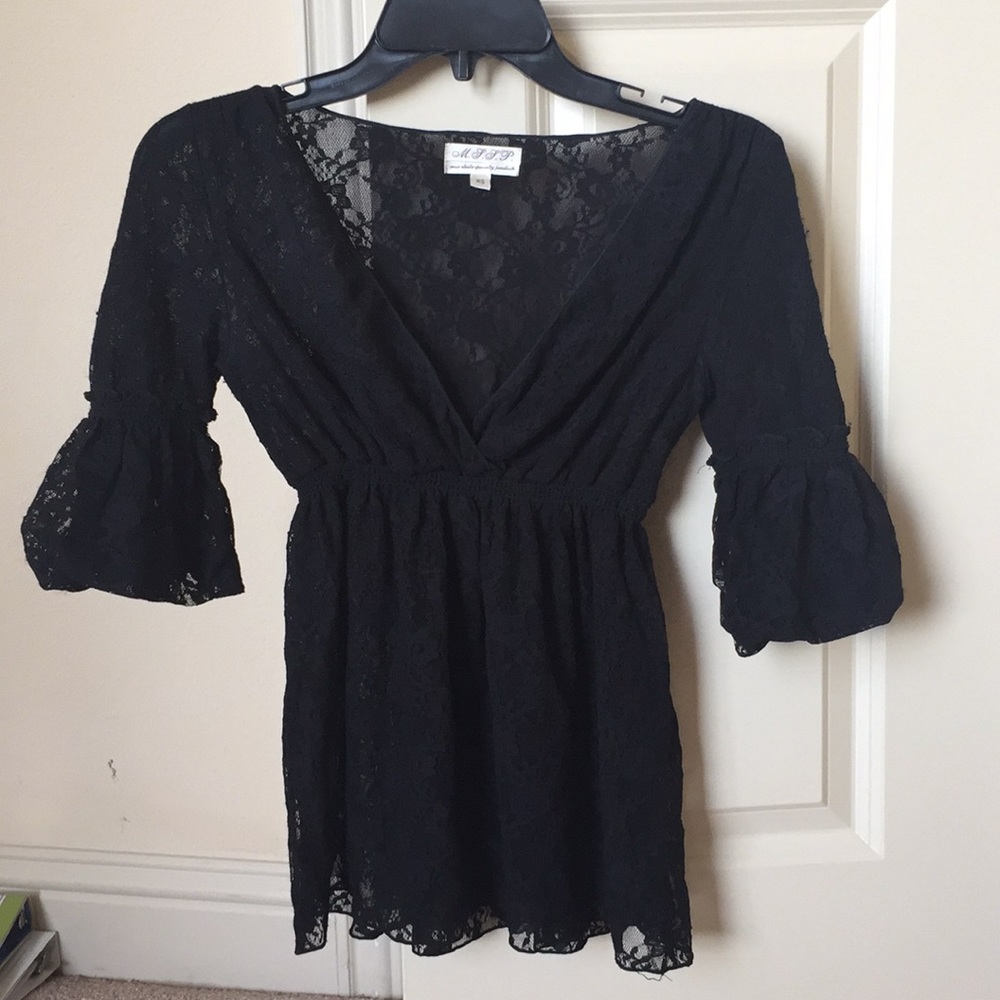 🎉BOGO Free!🎉 MSRP- Black Lace Top